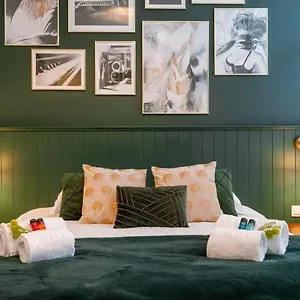 Huswell - Stylish In The Heart Of Apartment